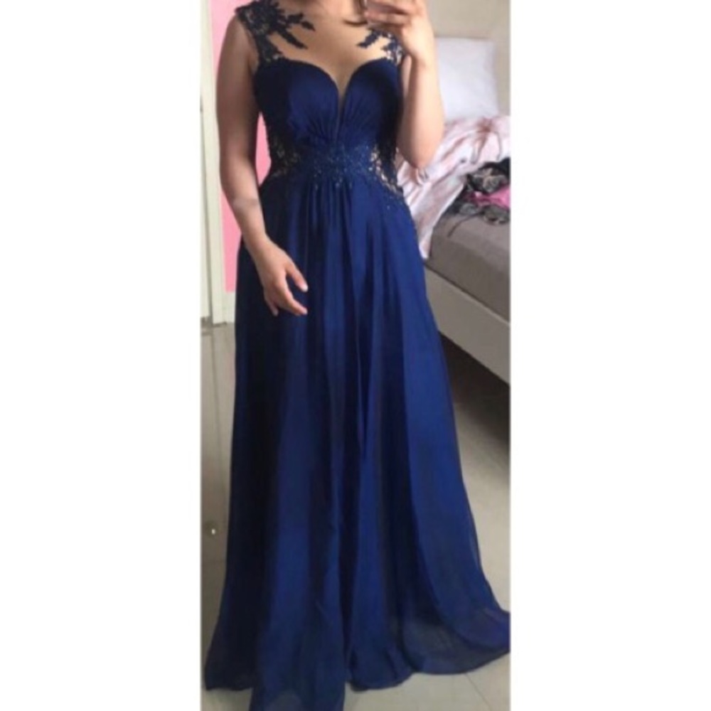 Les Femmes Prom Dress - Picture 2 of 5